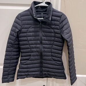 Like new Lululemon Perfect condition puffer jacket size small